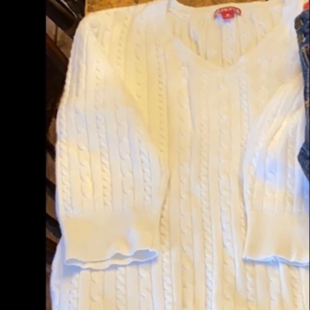 Lightweight sweater size medium
